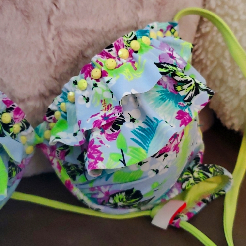 🔴final sale …Vic Secret Floral Tropical bikini top